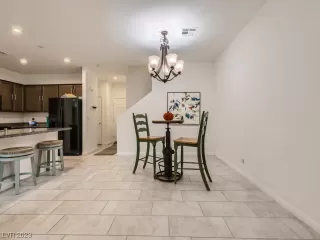 Photo #5: 2544928 Listing