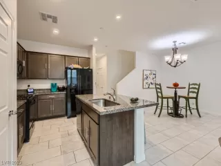 Photo #6: 2544928 Listing