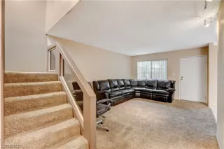 Photo #4: 2544931 Listing