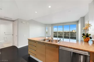 Photo #1: 2544984 Listing
