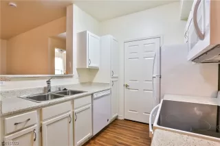 Photo #6: 2544993 Listing