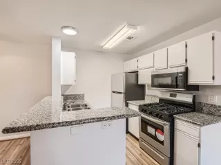 Photo #5: 2545032 Listing 