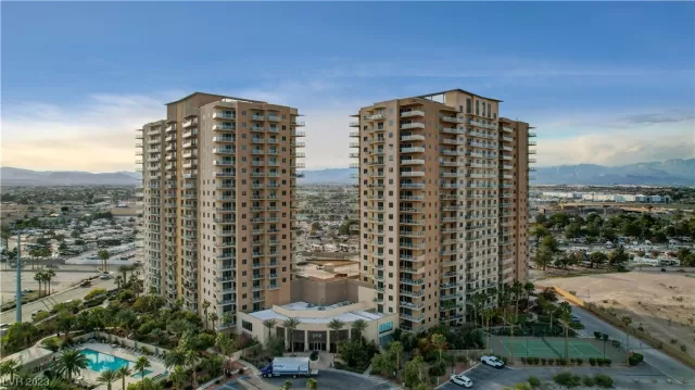 MLS: 2545033 Condo For Sale