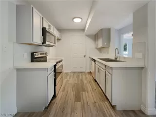 Photo #5: 2545104 Listing