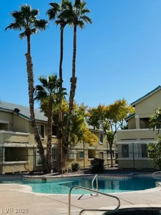 Photo #3: 2545125 Listing