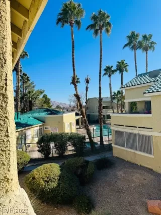 Photo #4: 2545125 Listing