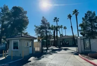 Photo #5: 2545125 Listing