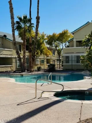 Photo #6: 2545125 Listing