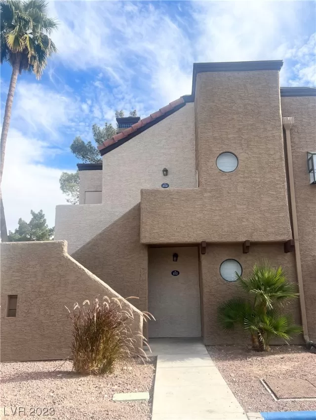 MLS: 2545129 Condo For Sale