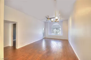 Photo #4: 2545178 Listing