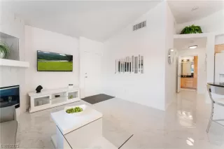 Photo #4: 2545180 Listing