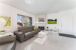 Photo #5: 2545180 Listing