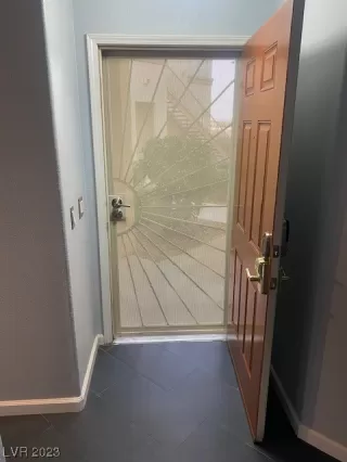 Photo #4: 2545188 Listing