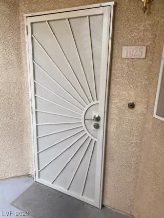 Photo #5: 2545188 Listing