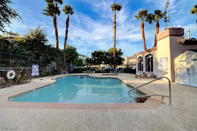 MLS: 2545241 Condo For Sale