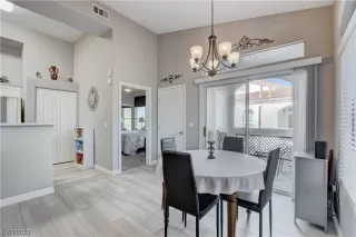 Photo #5: 2545249 Listing