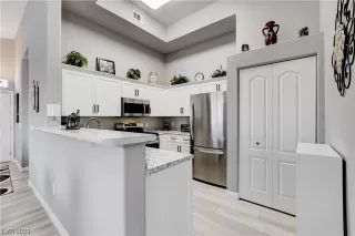 Photo #6: 2545249 Listing