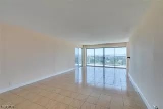 Photo #3: 2545258 Listing