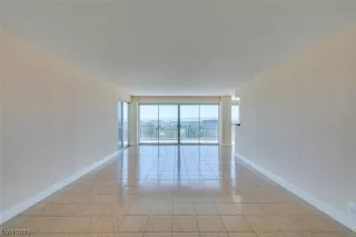 Photo #4: 2545258 Listing