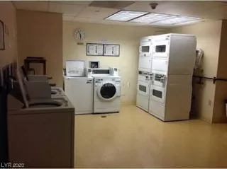 Photo #5: 2545259 Listing