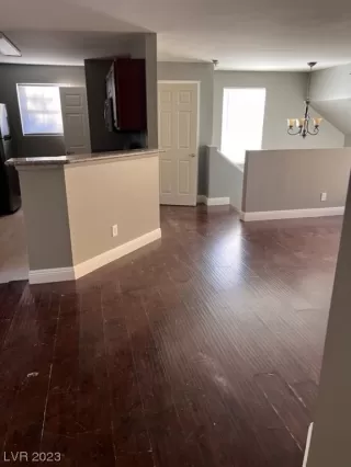 Photo #5: 2545287 Listing