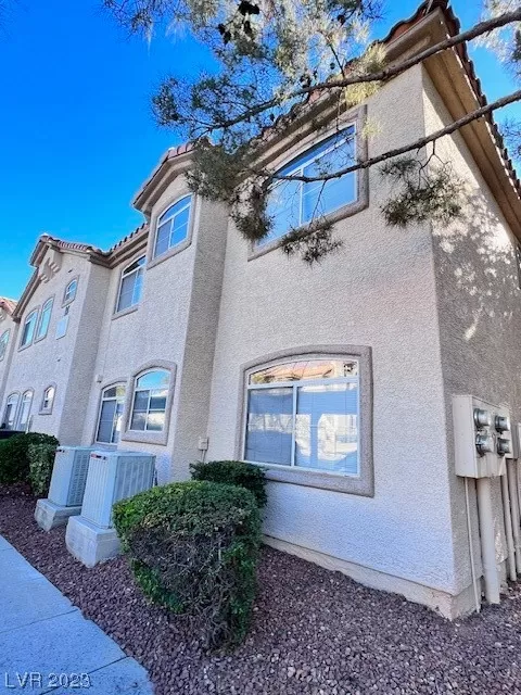 MLS: 2545402 Condo For Sale