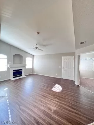 Photo #4: 2545402 Listing 