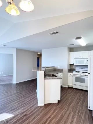 Photo #5: 2545402 Listing 