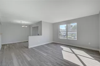 Photo #4: 2545420 Listing