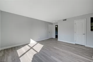 Photo #6: 2545420 Listing