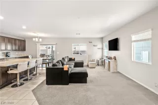 Photo #4: 2545421 Listing