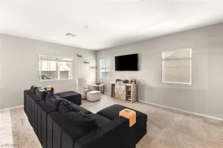 Photo #5: 2545421 Listing