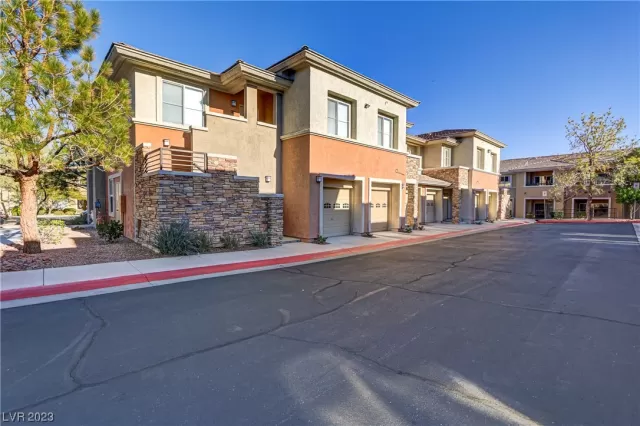 MLS: 2545510 Condo For Sale