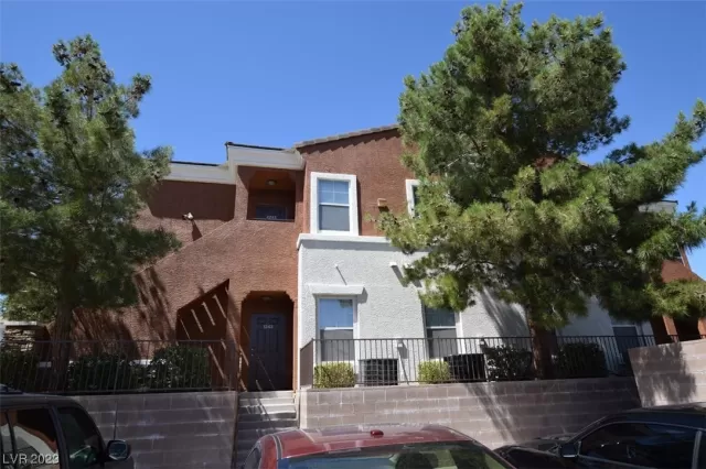 MLS: 2545574 Condo For Sale
