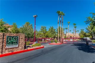 Photo #6: 2545578 Listing