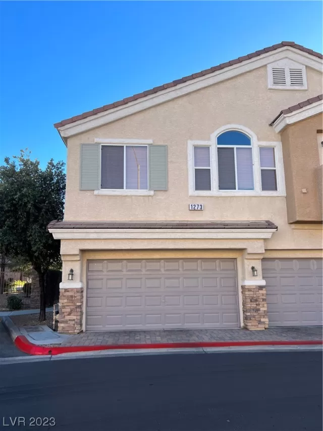 MLS: 2545581 Condo For Sale