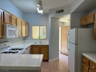 Photo #4: 2545590 Listing