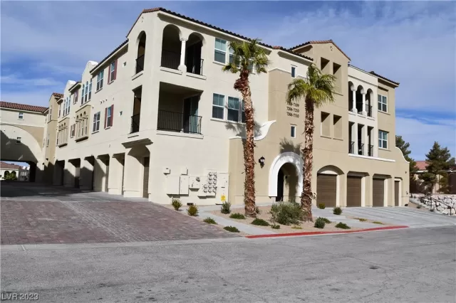 MLS: 2545619 Condo For Sale