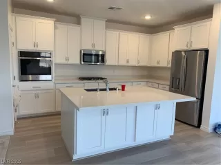 Photo #4: 2545619 Listing