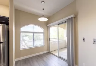 Photo #5: 2545651 Listing