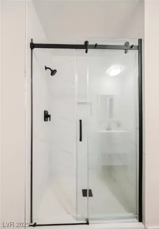 Photo #5: 2545658 Listing