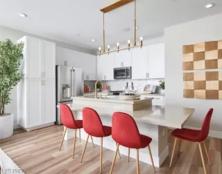 Photo #2: 2545666 Listing