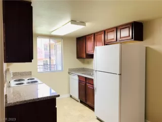 Photo #2: 2545681 Listing