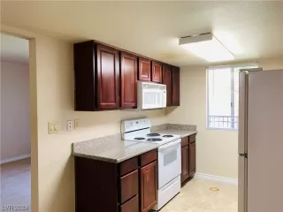 Photo #3: 2545681 Listing