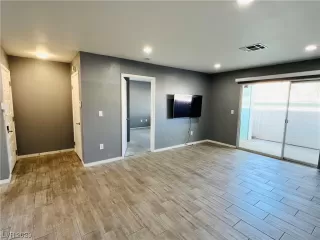 Photo #4: 2545723 Listing