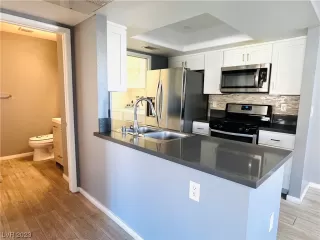 Photo #6: 2545723 Listing