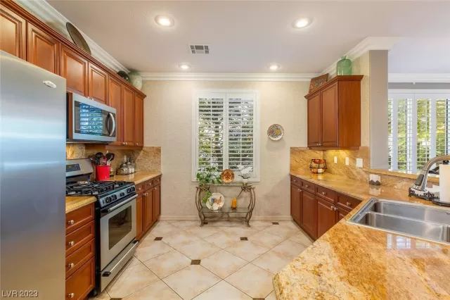 MLS: 2545786 Condo For Sale