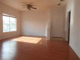 Photo #2: 2545821 Listing