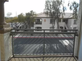 Photo #5: 2545821 Listing