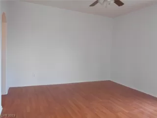 Photo #6: 2545821 Listing